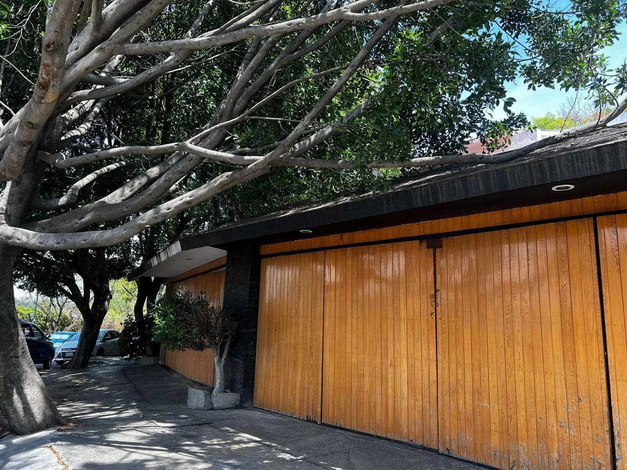 HOUSE FOR SALE IN BOSQUES DE LAS LOMAS