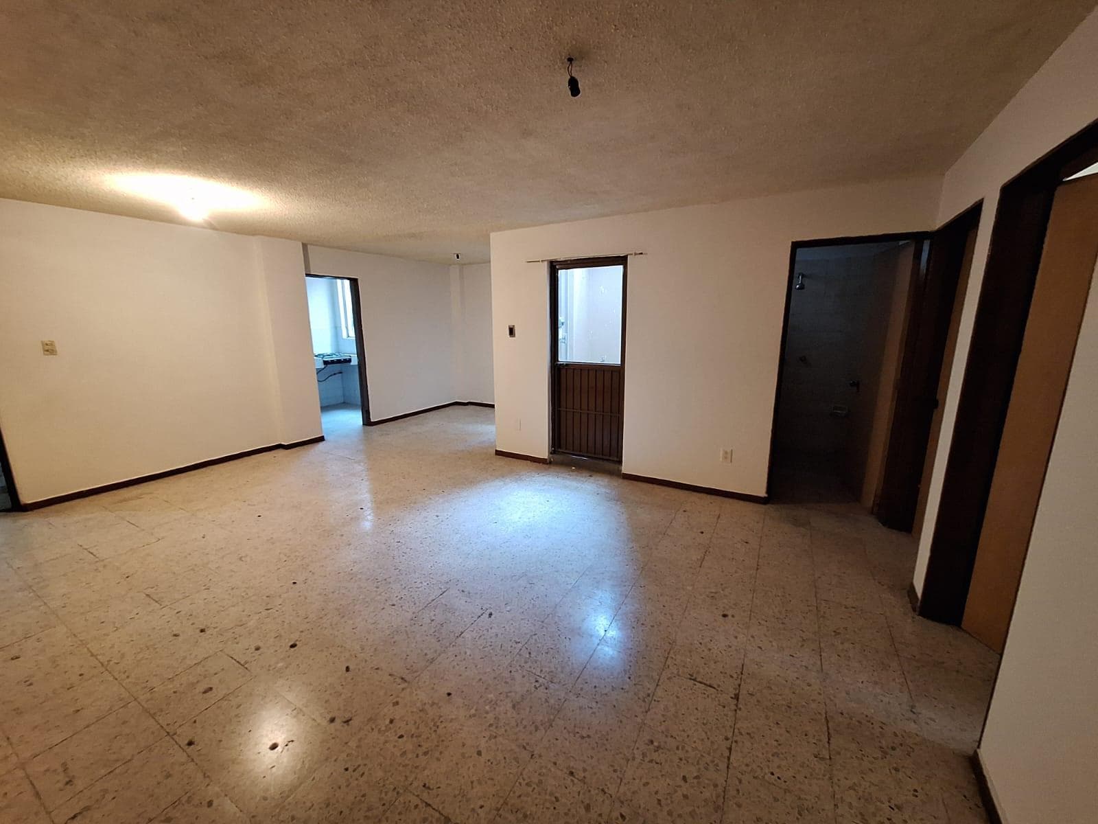 Departamento con 2 recámaras a una cuadra del Templo Expiatorio