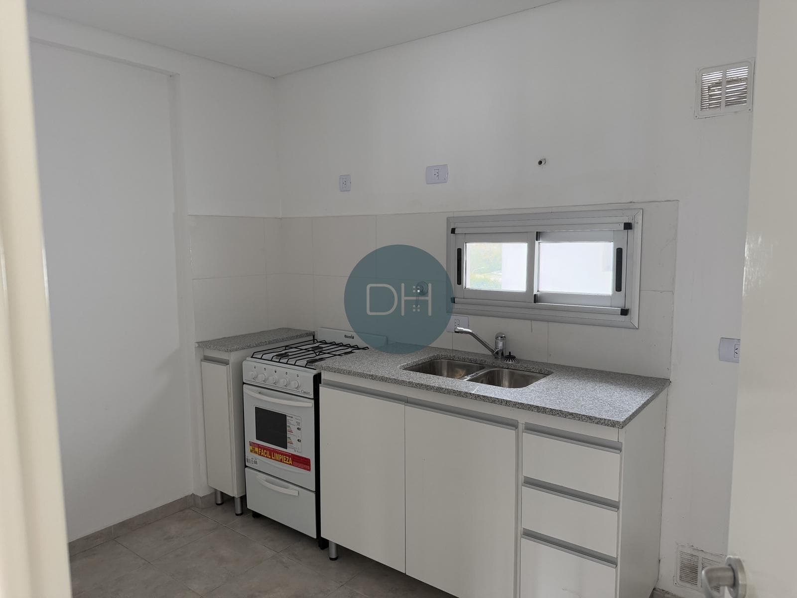 Apartment at 48 14th and 15th Streets - La Plata