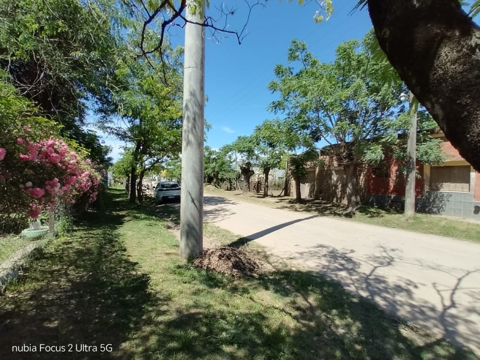 House for sale—full of character and ready to be renovated, with endless possibilities and all amenities!
