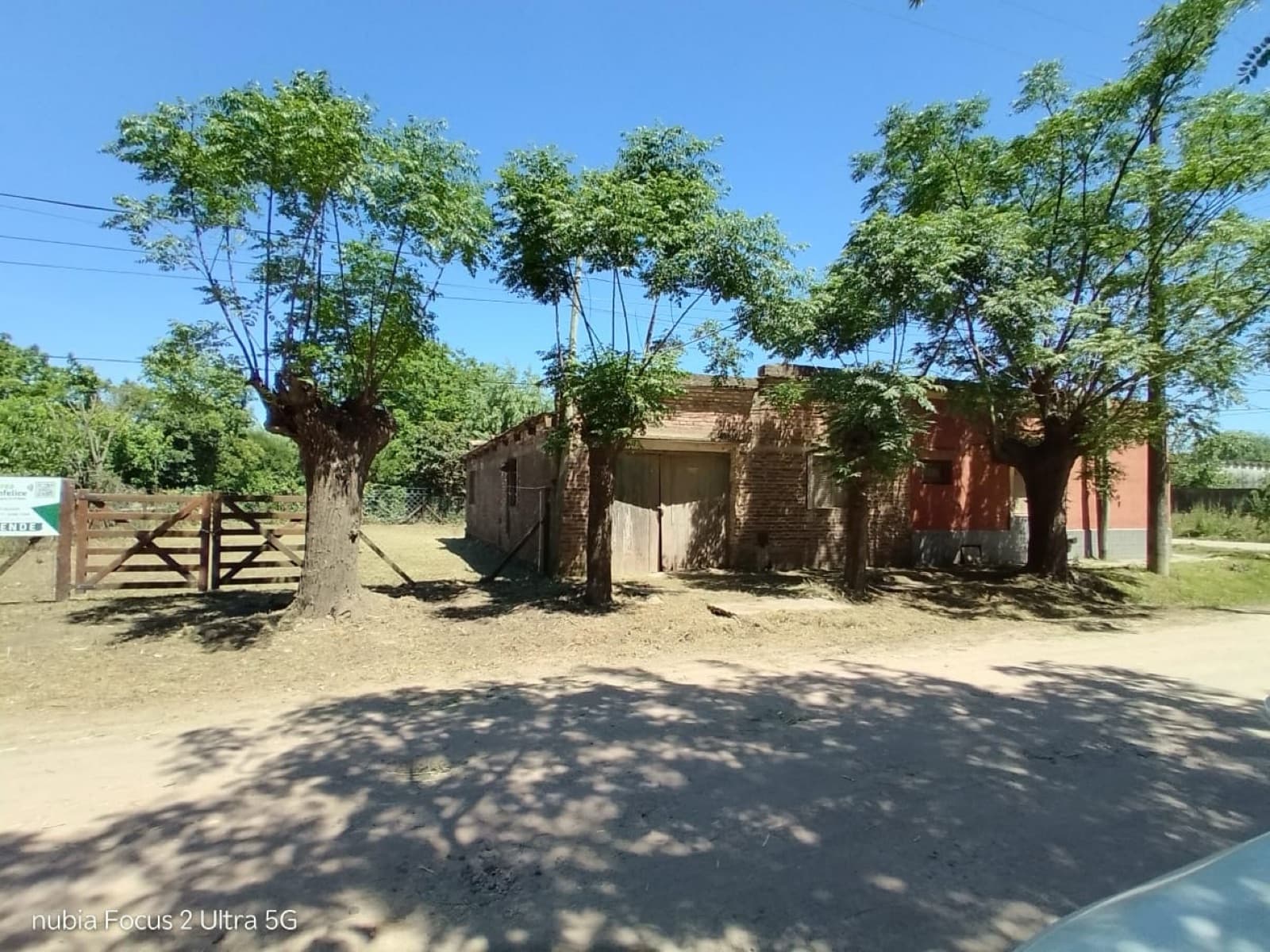 House for sale—full of character and ready to be renovated, with endless possibilities and all amenities!