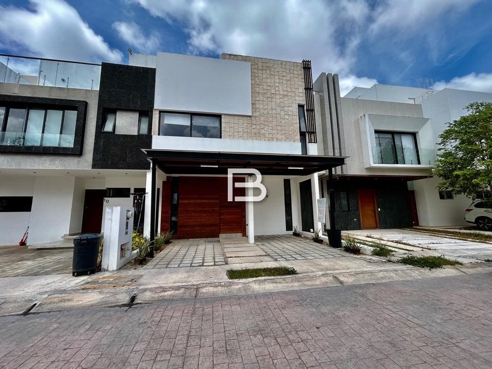 House for Sale in the Arbolada Residential Community