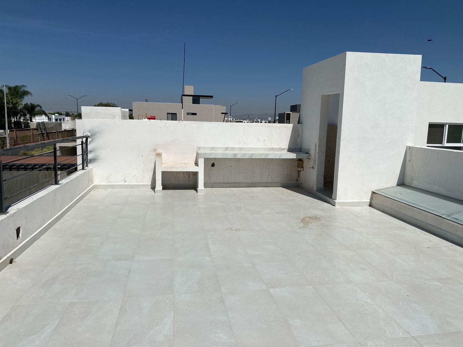 Casa de una Planta en Misiones de Santa Fe con techos a Doble altura y Roof Garden