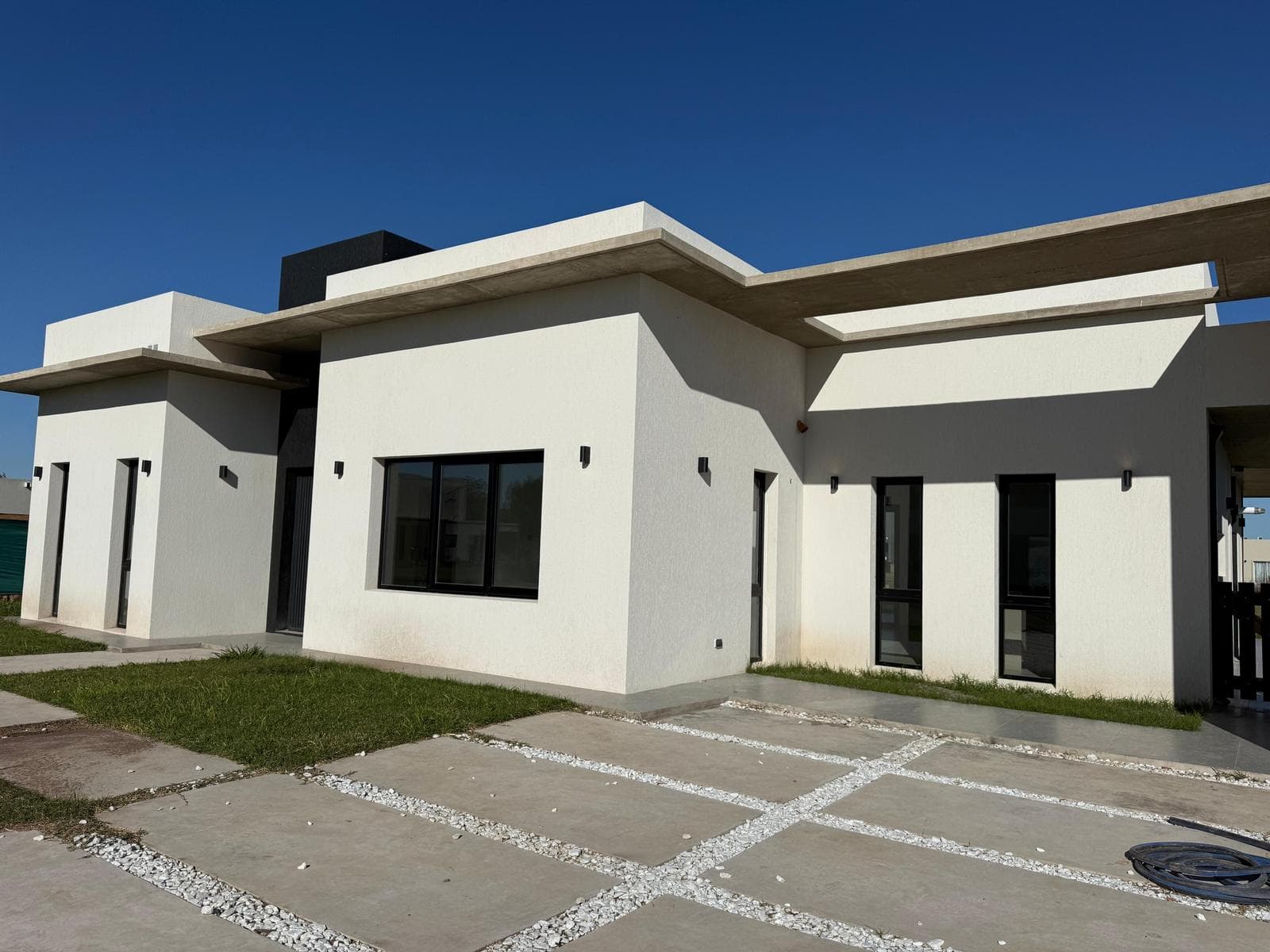 PRADOS DEL OESTE MORENO: BRAND-NEW 4-ROOM HOUSE FOR SALE