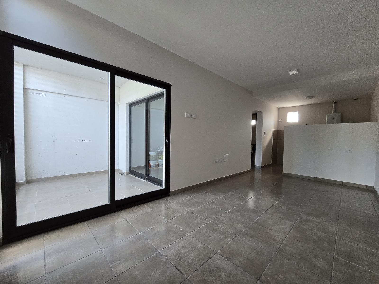 Contrafrente Amplio Estar Comedor con Cocina - Lavadero Sectorizo, un Baño, un Dormitorio y Balcon