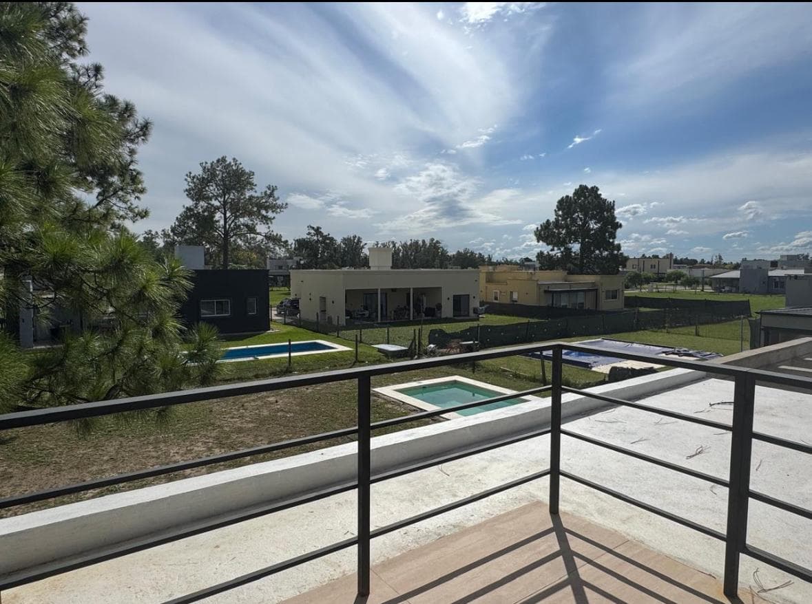 Modern-Style House for Sale - In El Ensueño