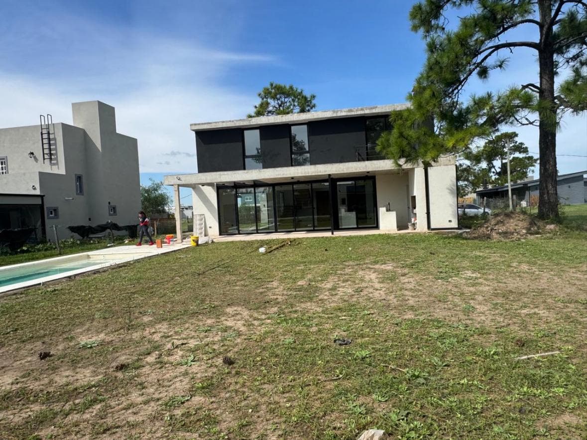 Modern-Style House for Sale - In El Ensueño
