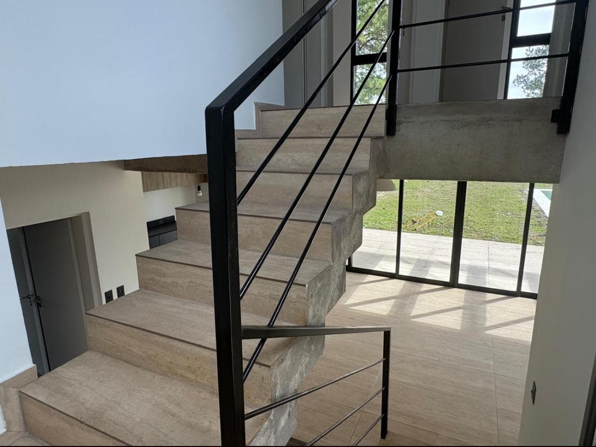Modern-Style House for Sale - In El Ensueño