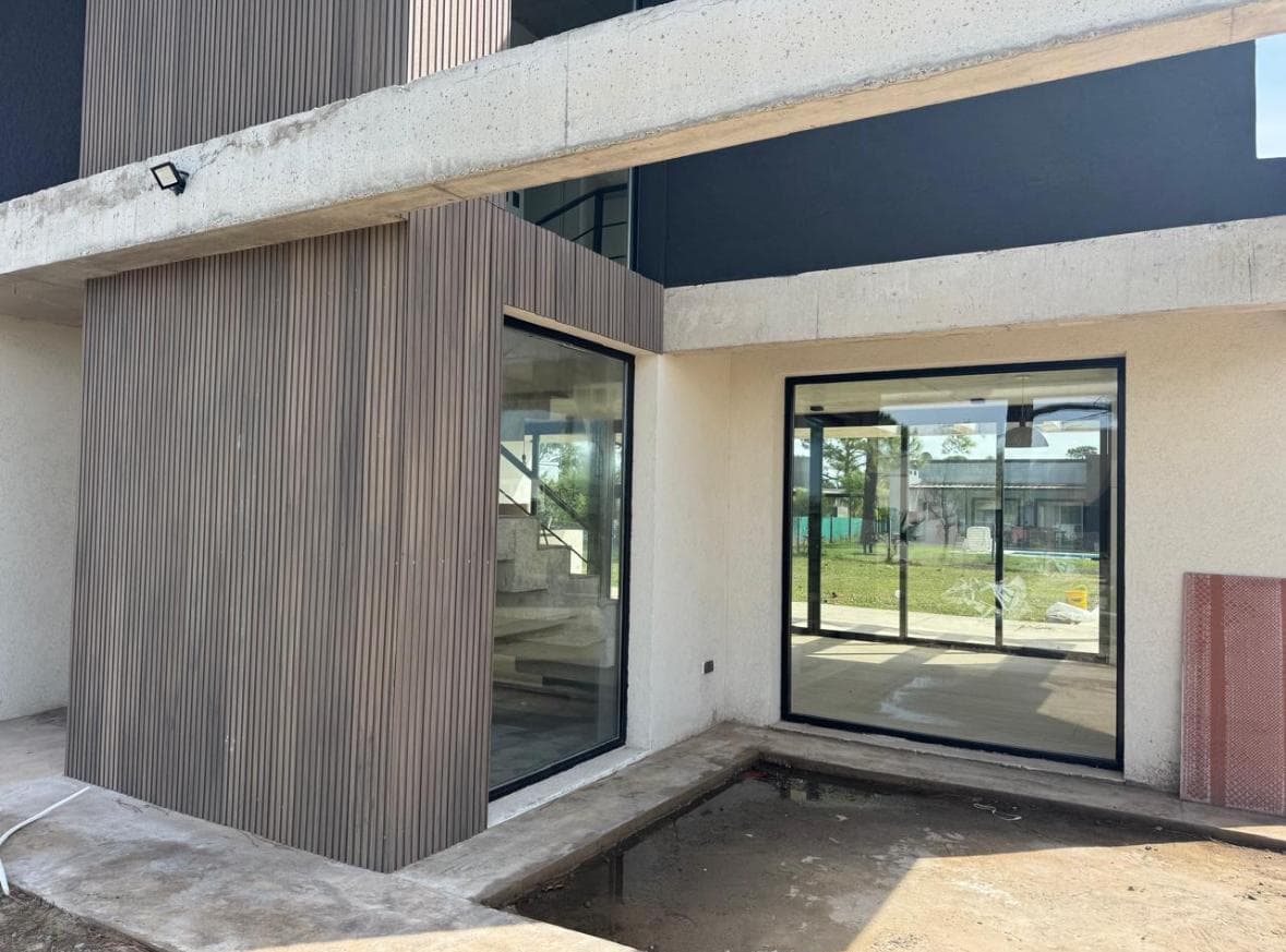 Modern-Style House for Sale - In El Ensueño