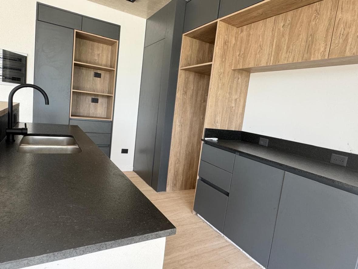 Modern-Style House for Sale - In El Ensueño