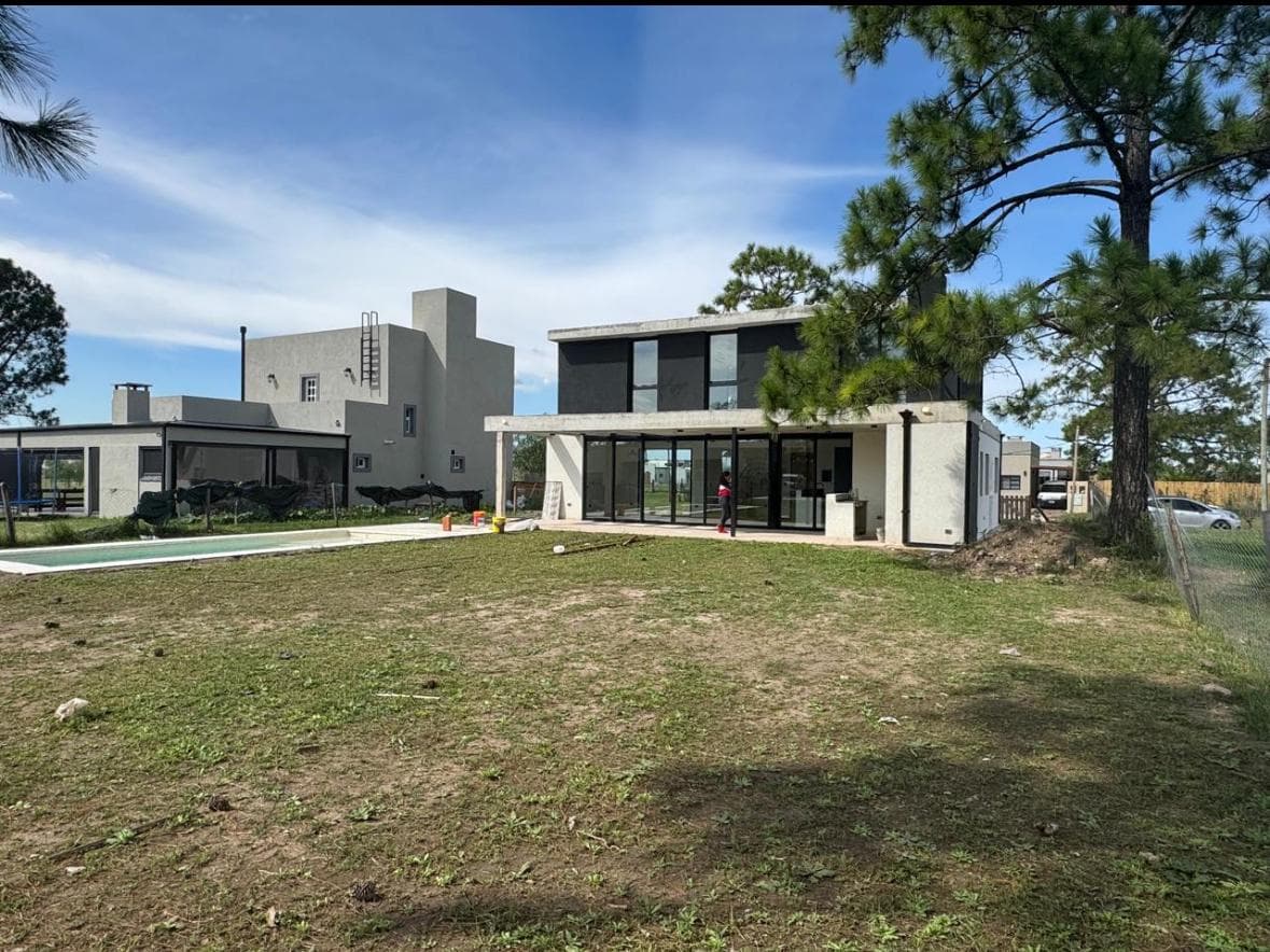 Modern-Style House for Sale - In El Ensueño