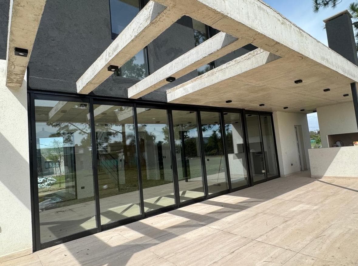Modern-Style House for Sale - In El Ensueño