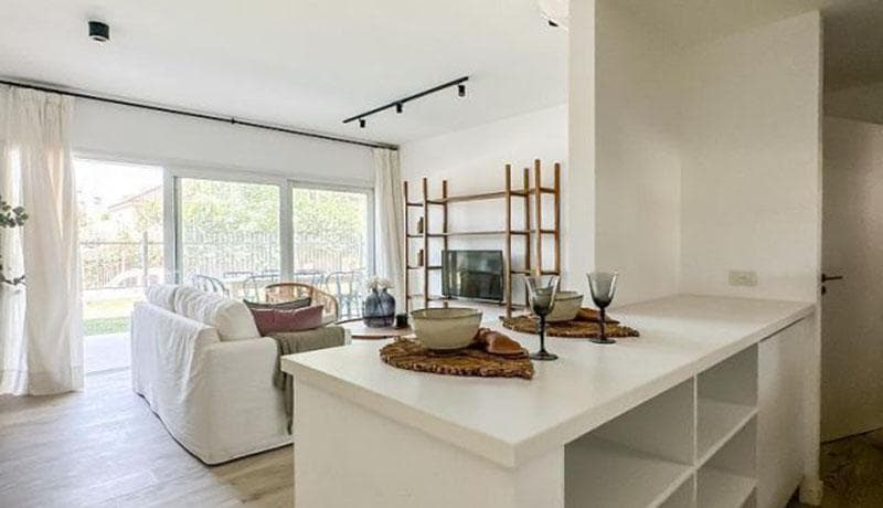 2.5-Room Ground-Floor Apartment for Sale with Garden and Garage in Pilar