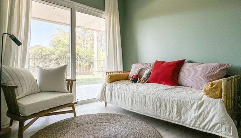 2.5-Room Ground-Floor Apartment for Sale with Garden and Garage in Pilar