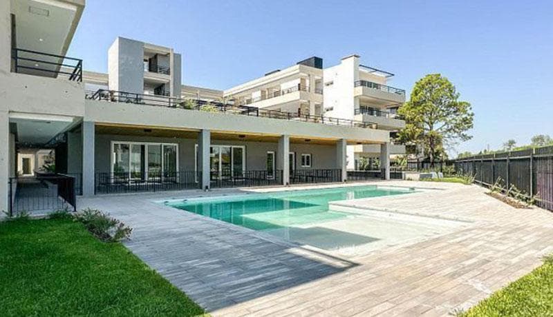 2.5-Room Ground-Floor Apartment for Sale with Garden and Garage in Pilar