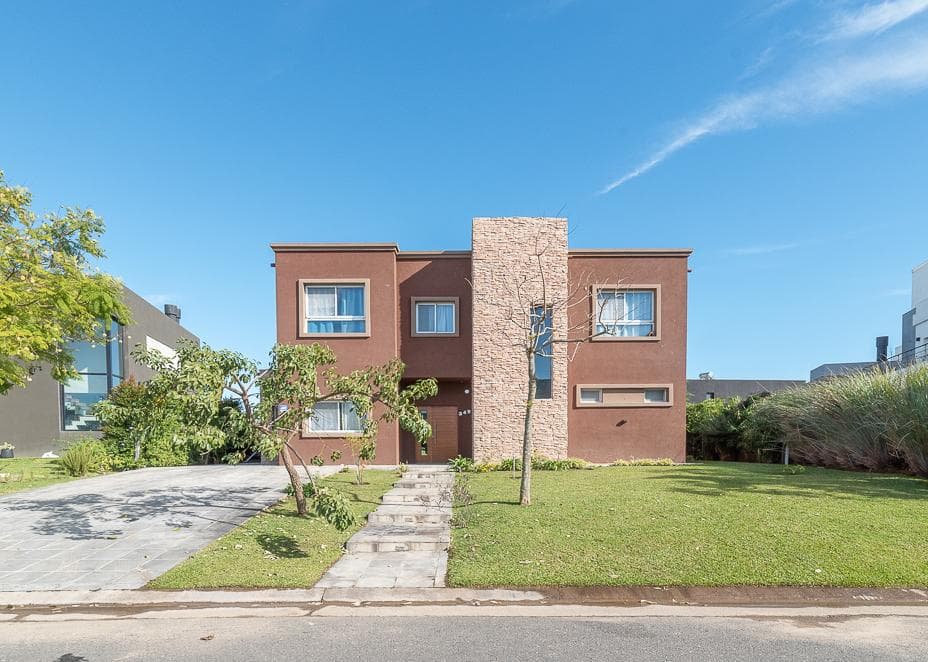 6-Room House for Sale in the Vistas Neighborhood, Puertos