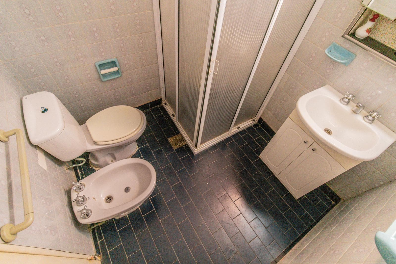 House with an apartment, plus a large storage room and parking spaces on its own lot. Excellent neighborhood!!