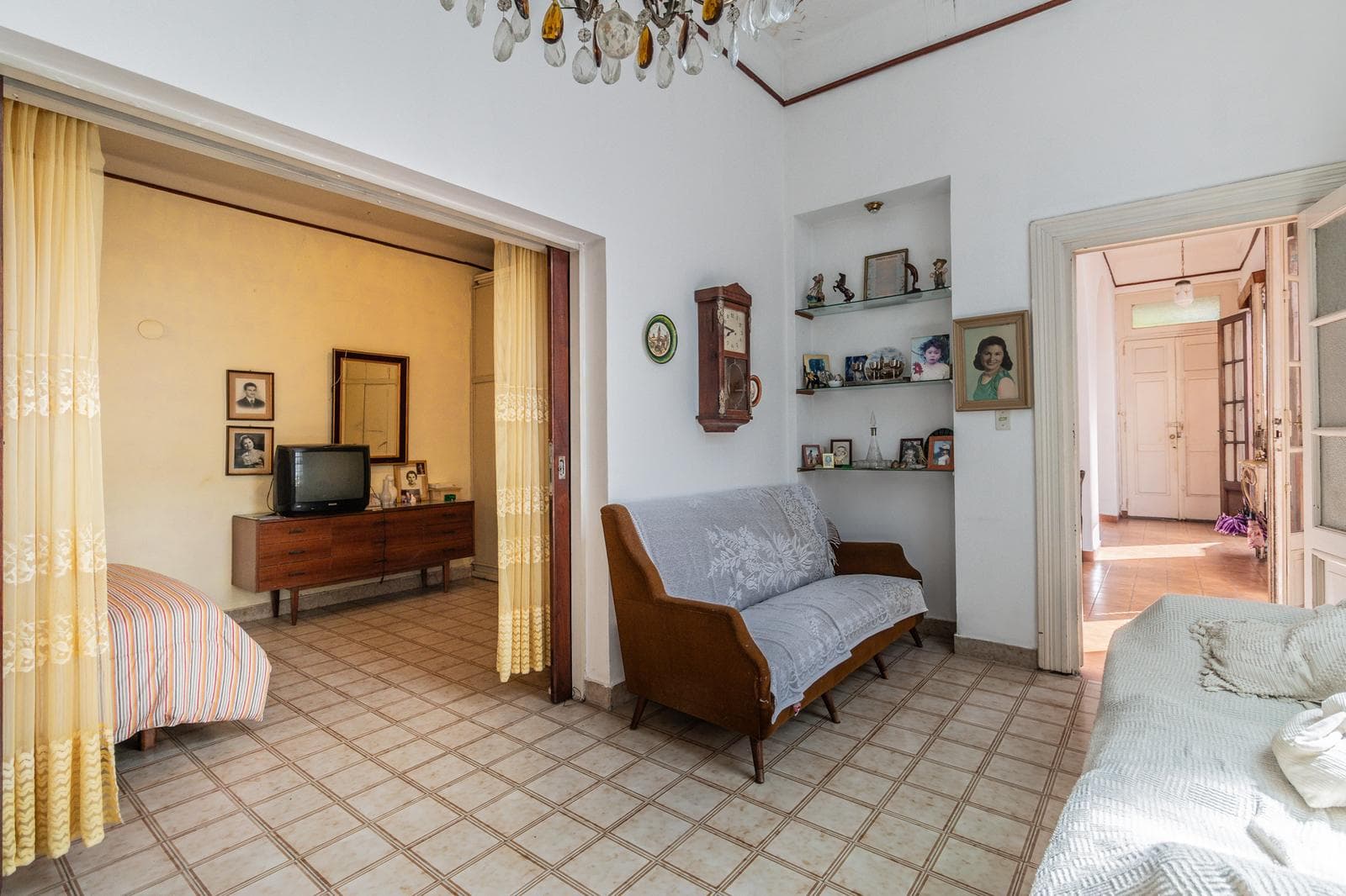 House with an apartment, plus a large storage room and parking spaces on its own lot. Excellent neighborhood!!