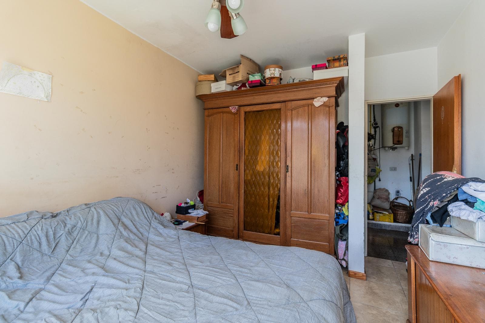 House with an apartment, plus a large storage room and parking spaces on its own lot. Excellent neighborhood!!