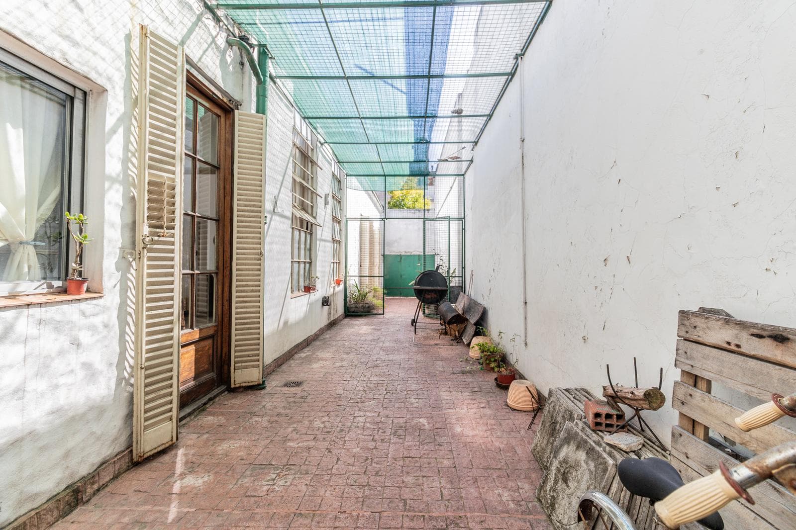 House with an apartment, plus a large storage room and parking spaces on its own lot. Excellent neighborhood!!