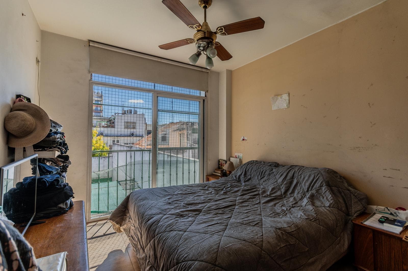 House with an apartment, plus a large storage room and parking spaces on its own lot. Excellent neighborhood!!