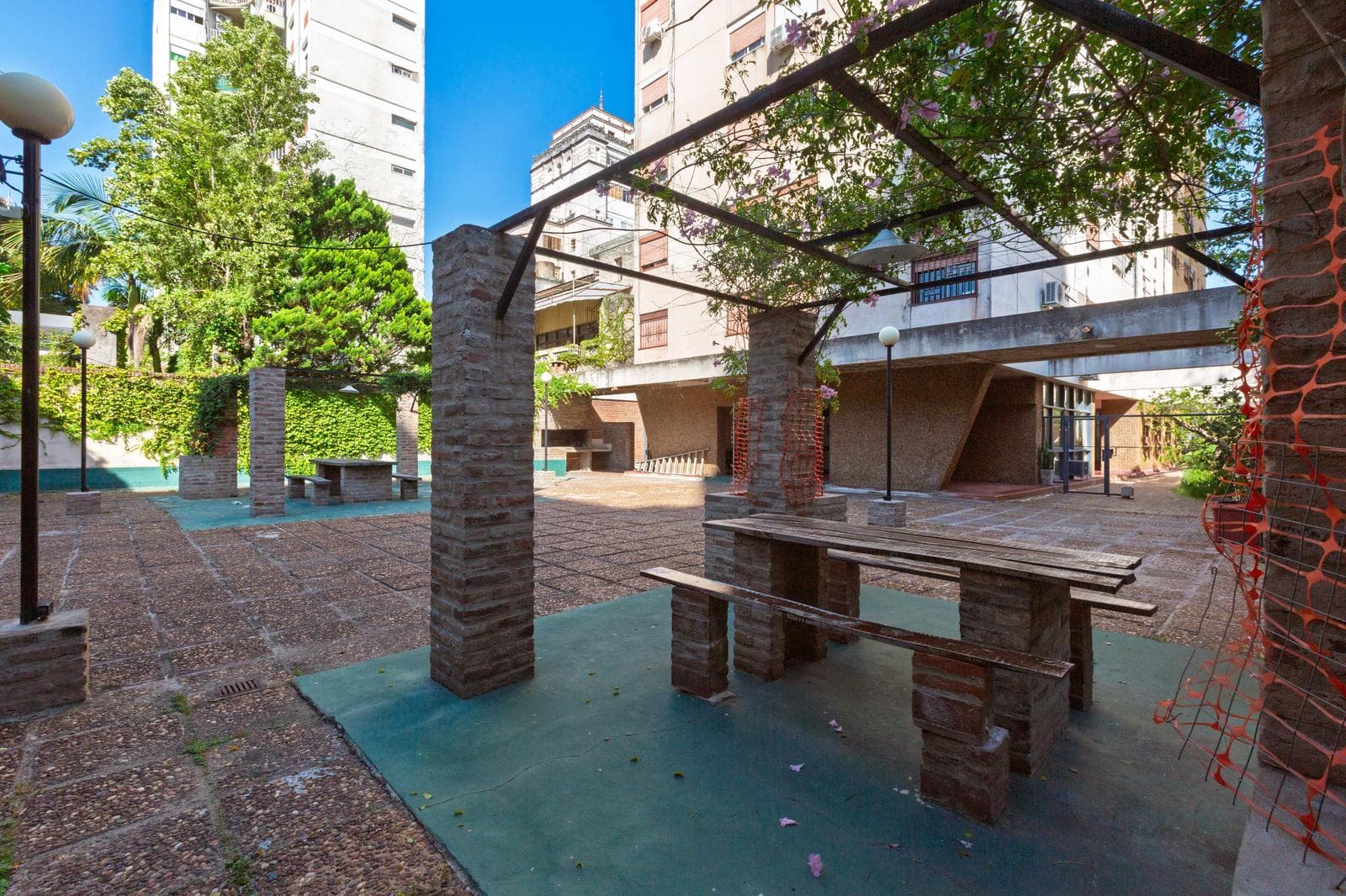 FOR SALE/TRADE: 3-bedroom apartment with garage and amenities—Downtown, Rosario. QUALIFIES FOR MORTGAGE.