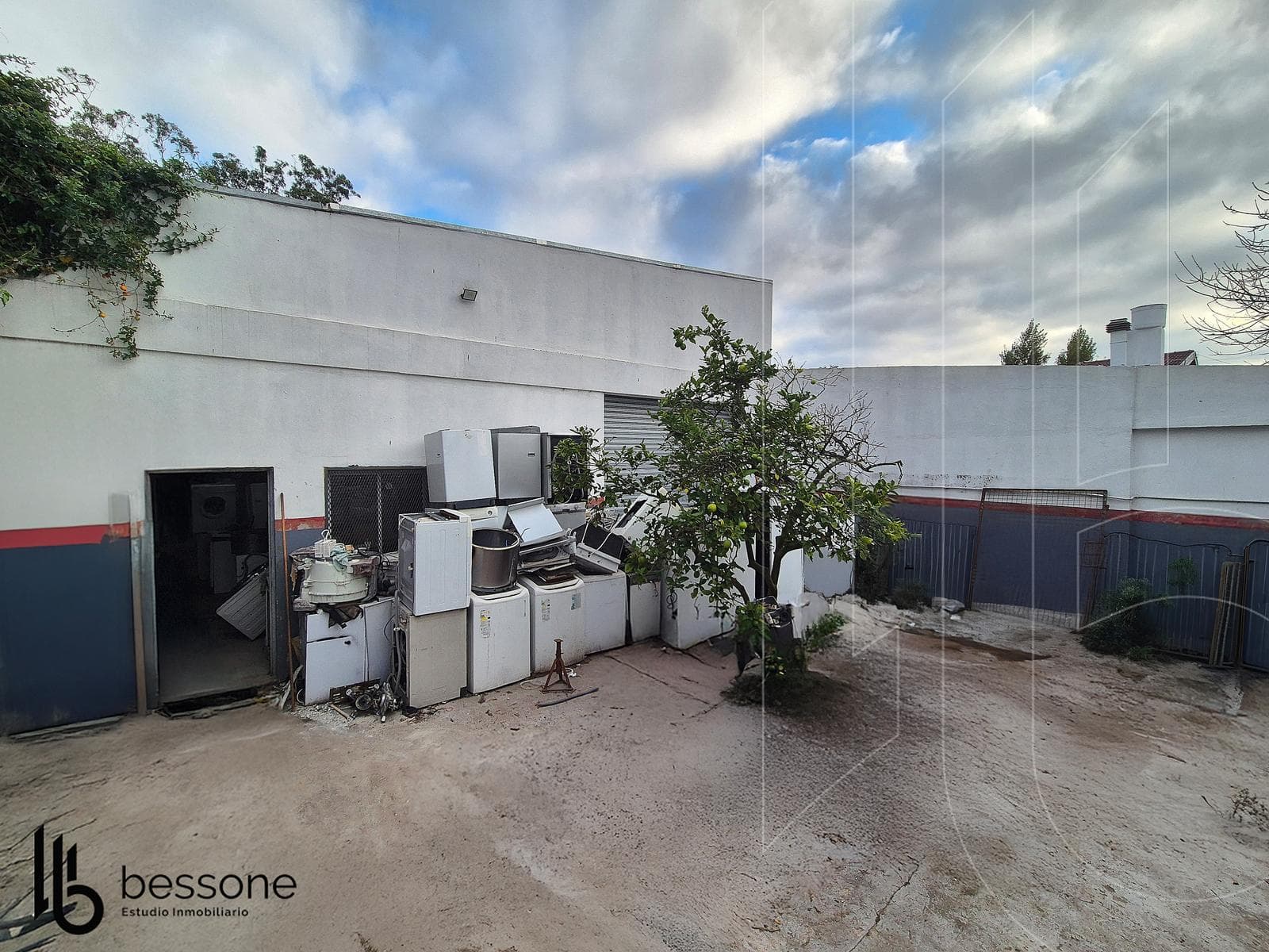Warehouse in Las Avenidas