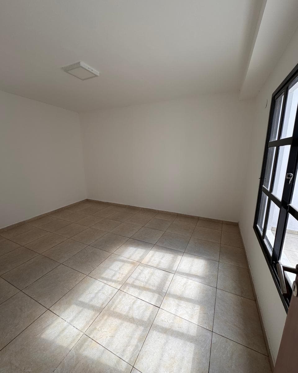 4-room house for sale at 1100 La Rioja