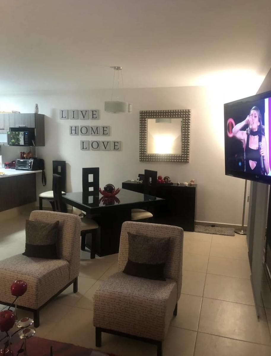 Casa en venta en El Condado con 3 recamaras, sala de tv y amplio jardín