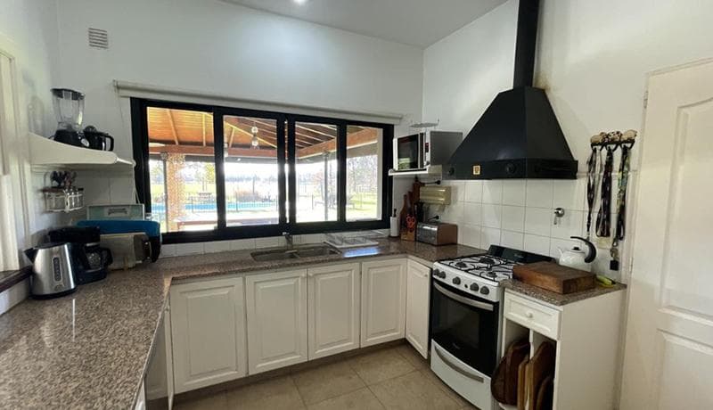 Country-Style House for Sale in Manzanares Pilar, San Francisco