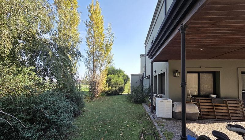 Country-Style House for Sale in Manzanares Pilar, San Francisco