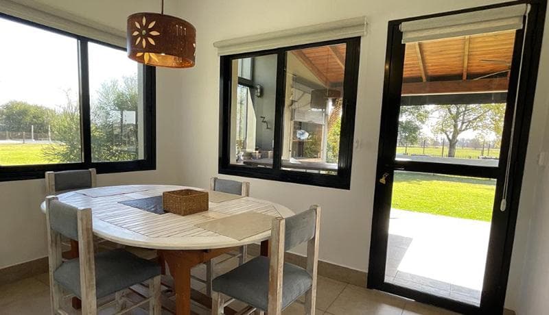 Country-Style House for Sale in Manzanares Pilar, San Francisco