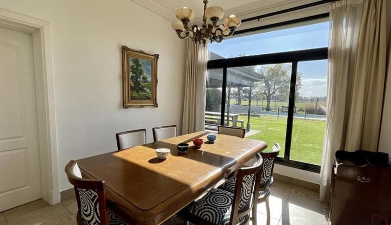 Country-Style House for Sale in Manzanares Pilar, San Francisco