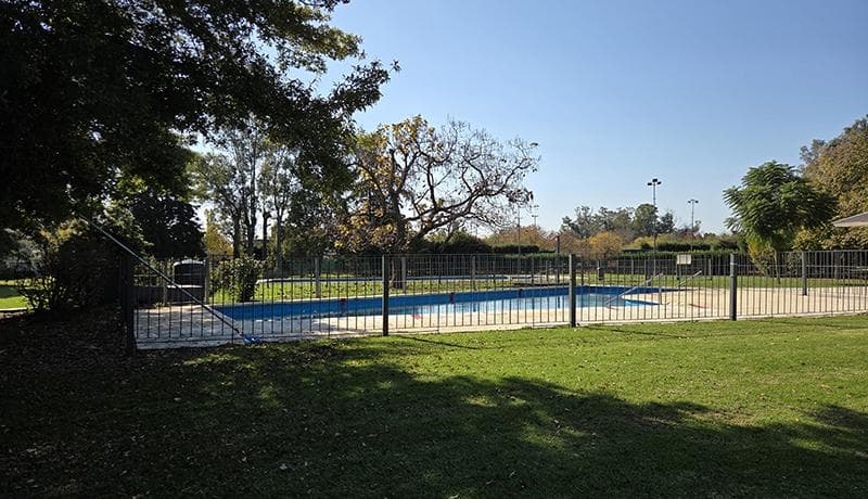 Country-Style House for Sale in Manzanares Pilar, San Francisco