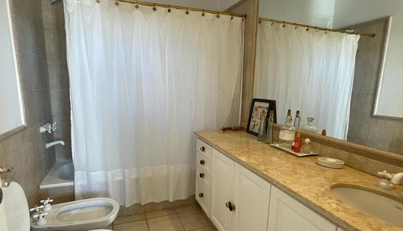 Country-Style House for Sale in Manzanares Pilar, San Francisco