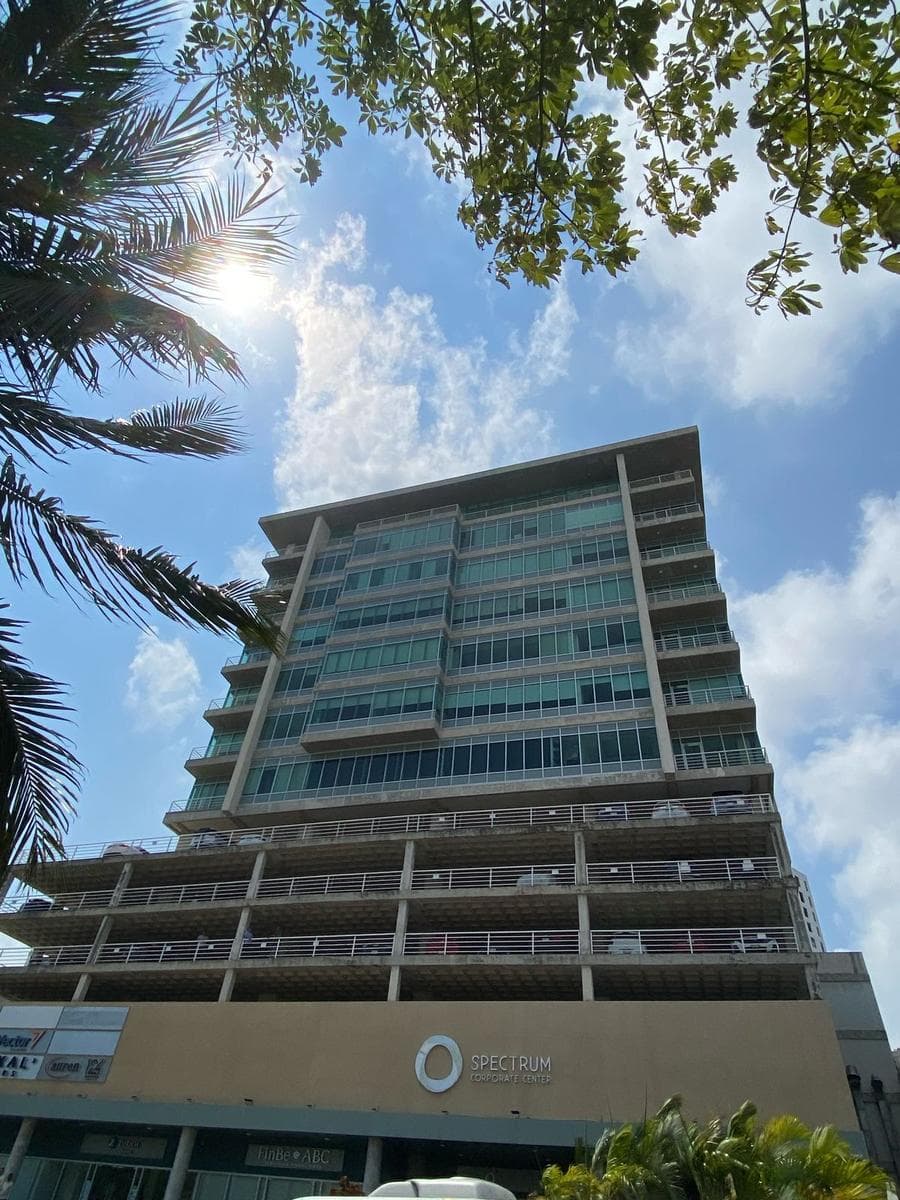 OFFICE FOR SALE AT SPECTRUM CANCÚN ON AVENIDA BONAMPAK, 110 M2