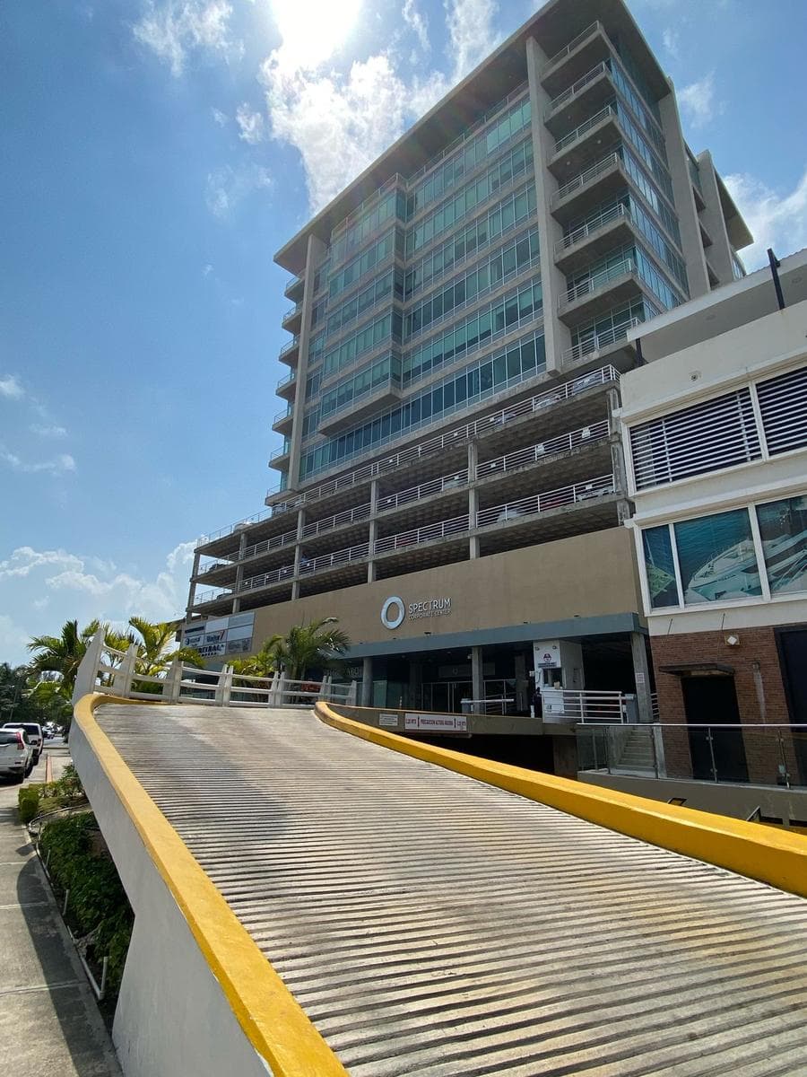 OFFICE FOR SALE AT SPECTRUM CANCÚN ON AVENIDA BONAMPAK, 110 M2