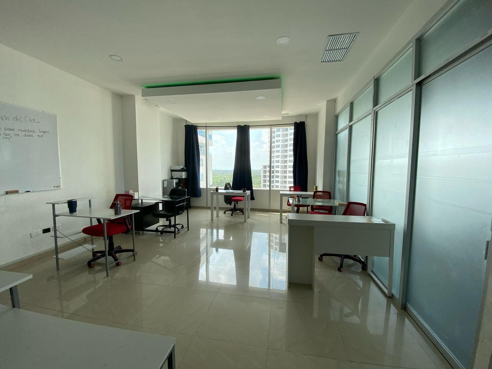 OFFICE FOR SALE AT SPECTRUM CANCÚN ON AVENIDA BONAMPAK, 110 M2