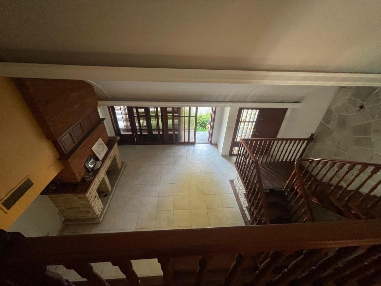 5-room house for sale in Remedios de Escalada with a garage and a yard