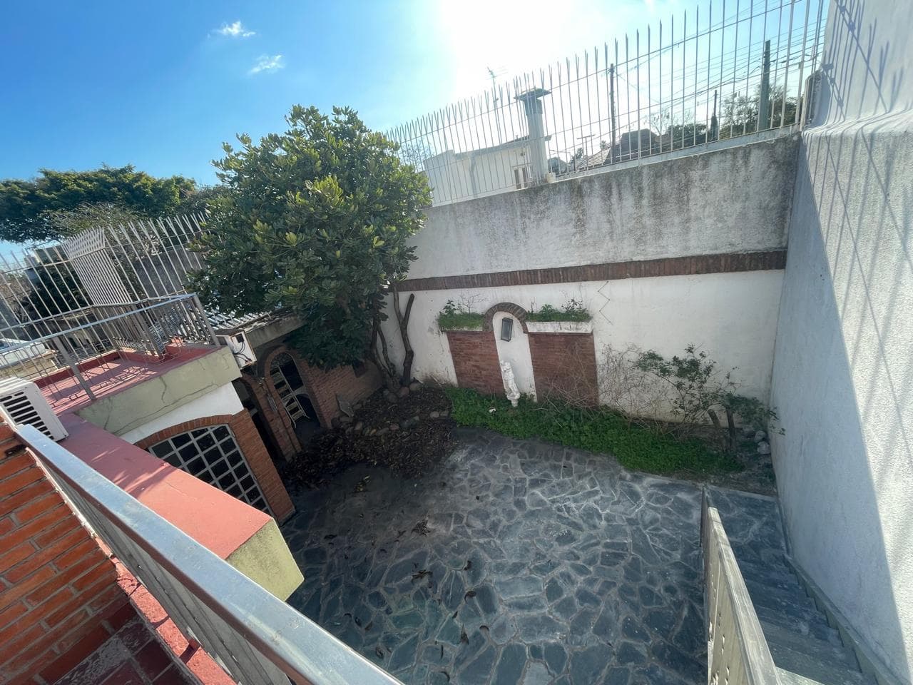 5-room house for sale in Remedios de Escalada with a garage and a yard