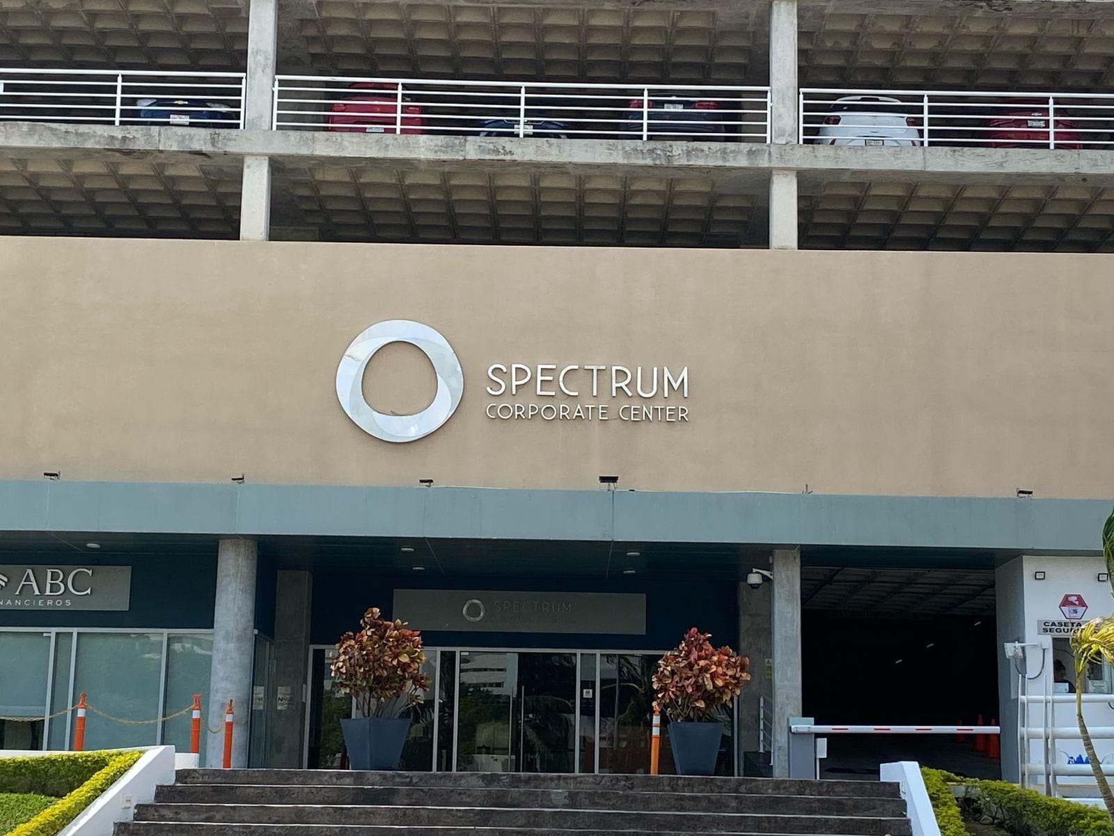OFFICE FOR SALE AT SPECTRUM CANCÚN ON AVENIDA BONAMPAK, 147 M2