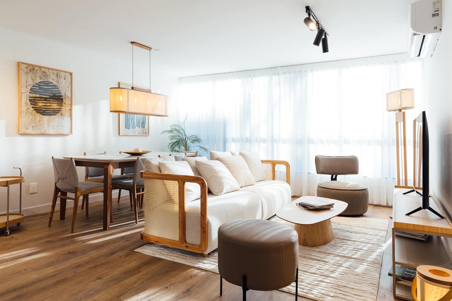 Two-bedroom apartment with a balcony for sale in Pocitos