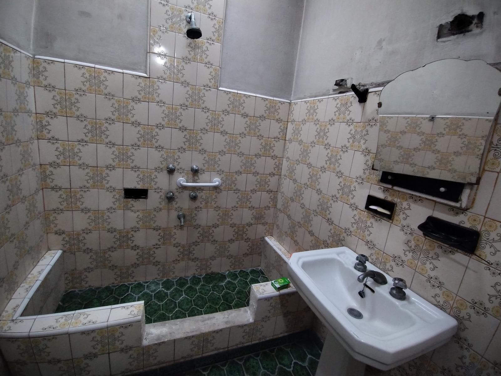 3-Bedroom House with a Spacious Garden and Great Potential in CLAYPOLE