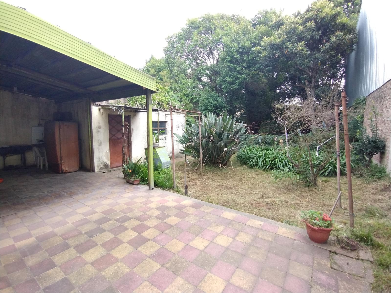 3-Bedroom House with a Spacious Garden and Great Potential in CLAYPOLE