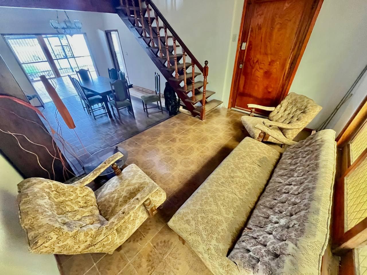 4-BEDROOM HOUSE FOR SALE IN BERAZATEGUI WITH POOL AND GARAGE