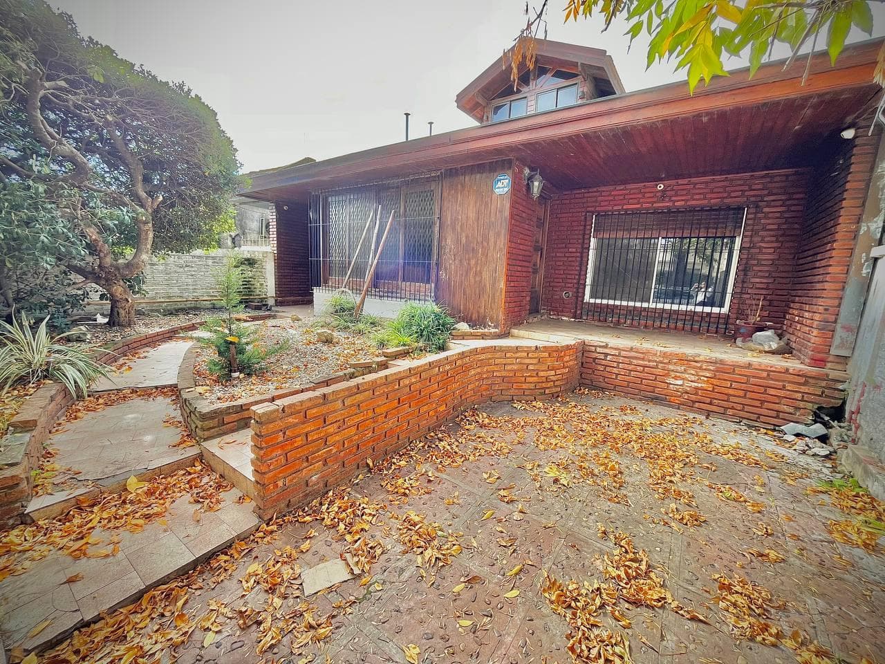 VENTA CASA 4AMB. BERAZATEGUI CON PILETA Y COCHERA