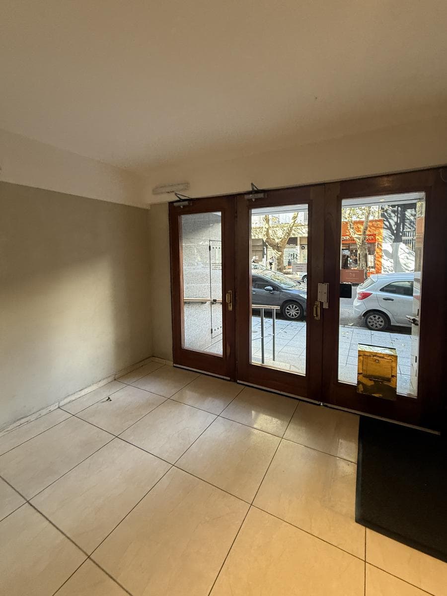 Apartment on Plaza Colón, facing the street, with a spacious balcony