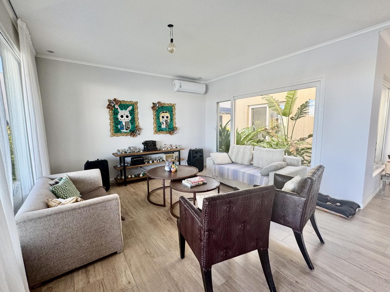 House for Sale in the Santa Ana Neighborhood Near the Lagoon