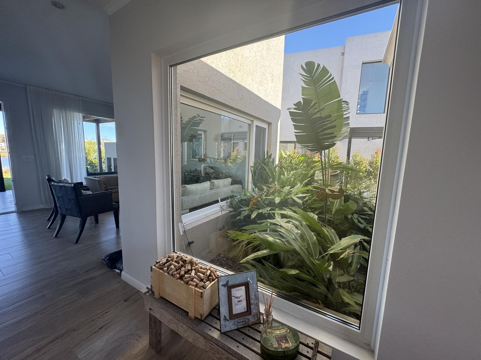 House for Sale in the Santa Ana Neighborhood Near the Lagoon