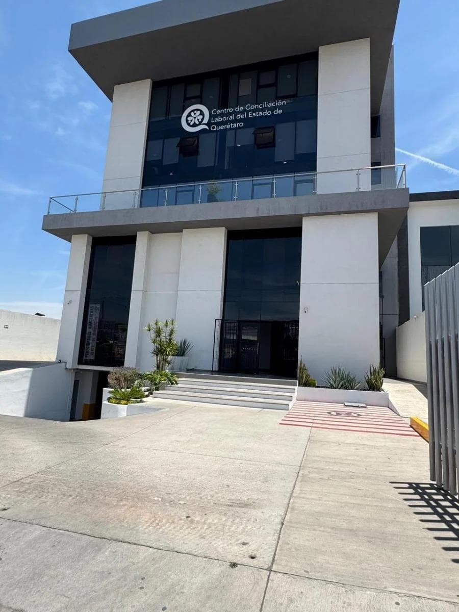Office for Rent on Bernardo Quintana Arrioja Boulevard, Querétaro